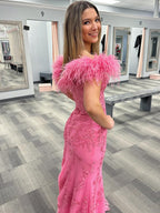 Robe de bal longue sirène en dentelle à plumes et décolleté plongeant, style sirène