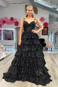 Vestido de graduación de encaje escalonado con tirantes finos y corte en A