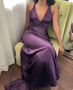 Vestido largo de noche morado con escote en V y espalda descubierta, ideal para fiestas y graduaciones (modelo Y7520)