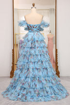 Charmante robe de bal longue bleue imprimée à épaules dénudées et à volants, coupe trapèze.