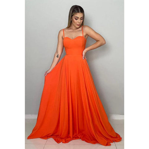 Robe de demoiselle d'honneur longue à bretelles spaghetti et décolleté en cœur 