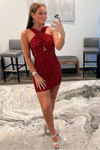 Robe de bal rouge à paillettes, moulante, dos nu et col halter