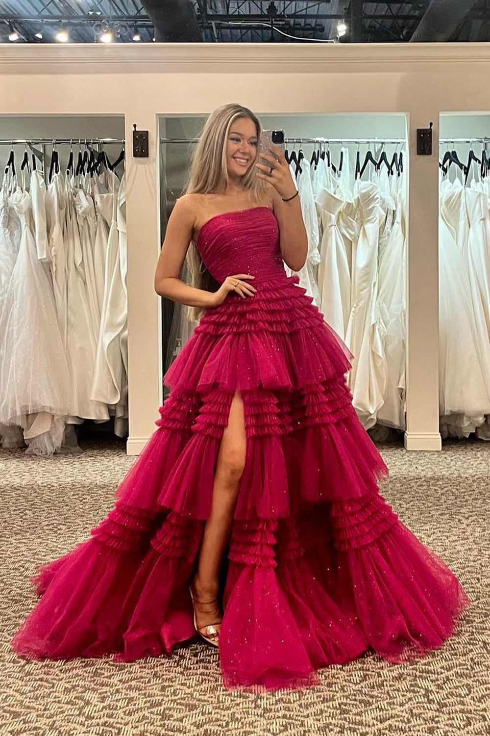 Vestido largo de fiesta de tul sin tirantes, corte en A, con volantes escalonados