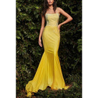 Robe de soirée longue sirène en satin perlé à bretelles spaghetti sans manches