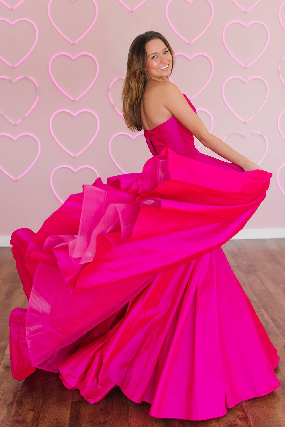 Vestido largo de fiesta de satén sin tirantes de corte en A