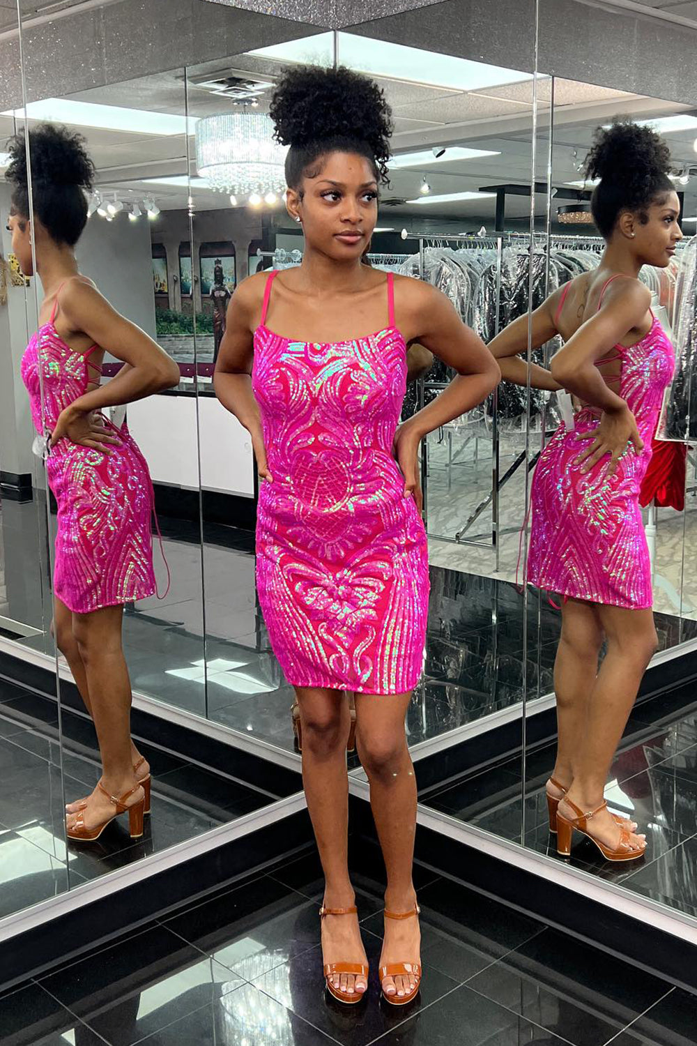 Vestido ajustado de lentejuelas con tirantes finos brillantes para baile de bienvenida