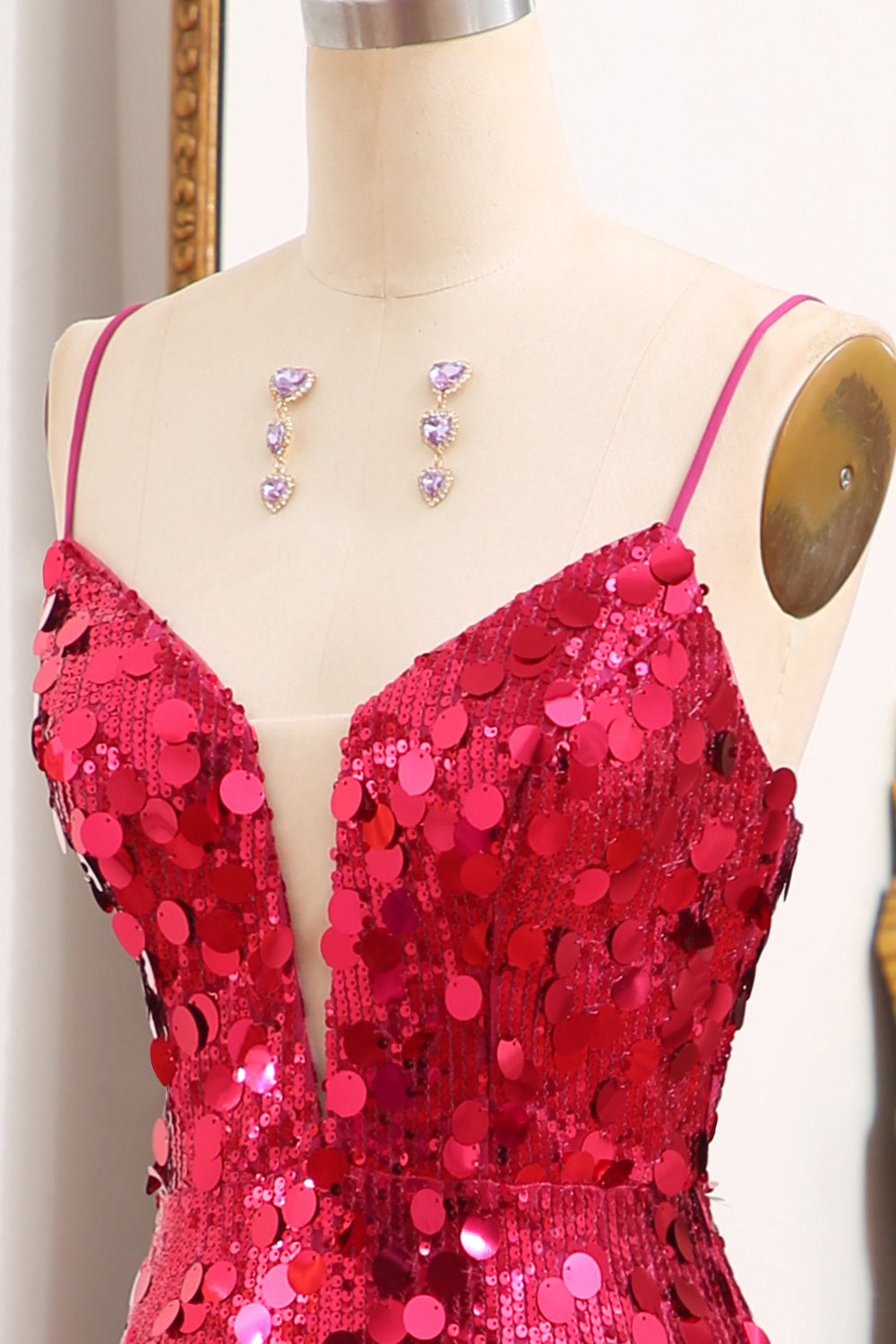 Robe de bal longue sirène violette scintillante à fines bretelles et fente
