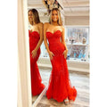 Vestido de fiesta largo de tul con apliques de encaje y escote corazón sin tirantes