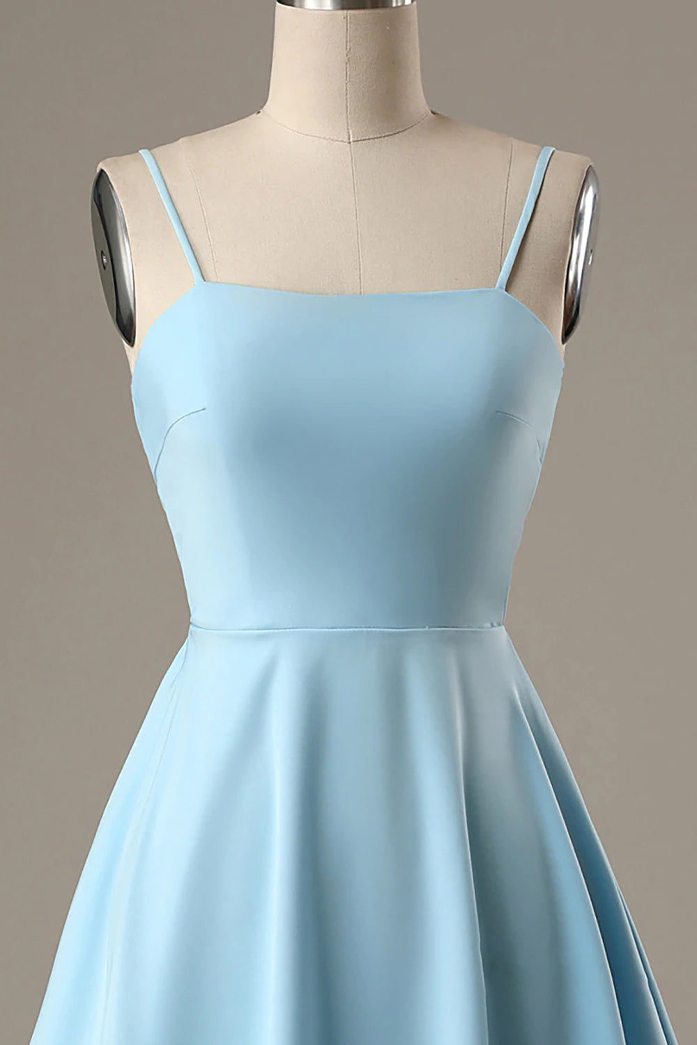 Vestido de fiesta de línea A con espalda descubierta