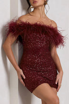 Robe moulante mini à sequins et plumes « It's Show Biz » 
