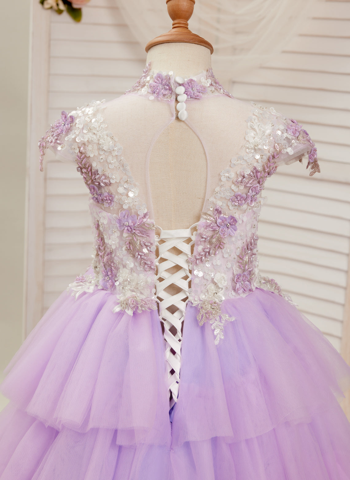 Vestido de princesa de tul lila con apliques florales y pedrería para niñas 