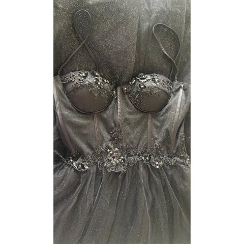 Robe de bal longue à bretelles spaghetti et appliques en tulle avec fente