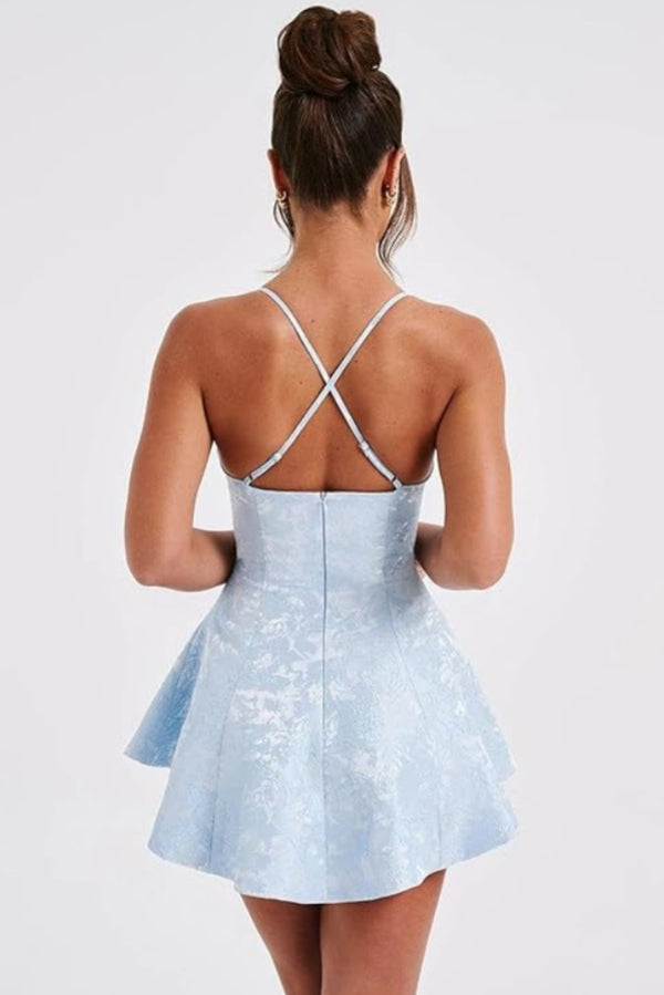 Robe de bal courte trapèze dos nu à col halter en satin jacquard à volants