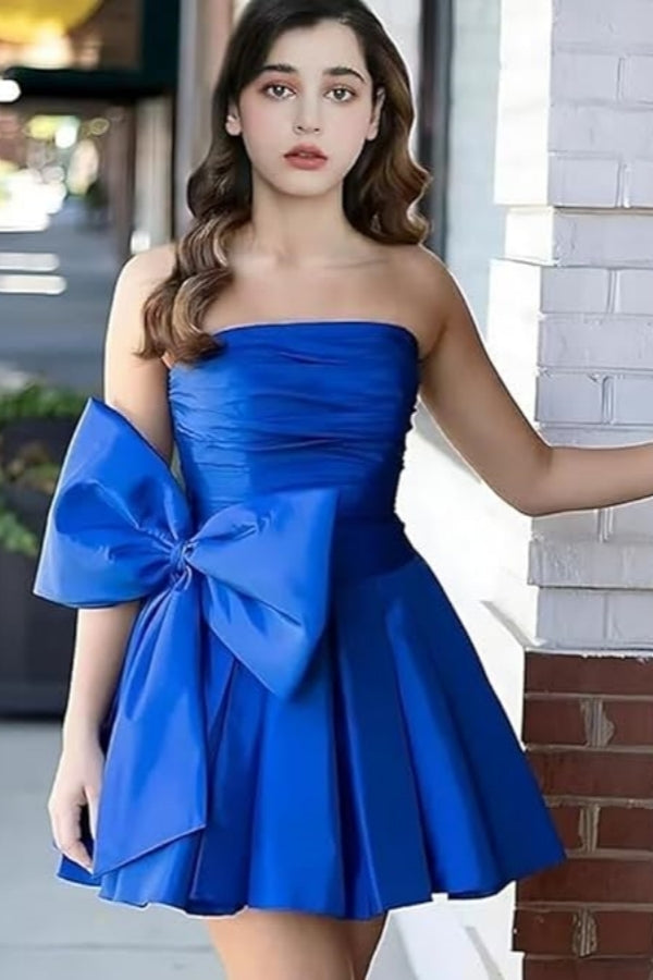 Robes de soirée courtes et chics pour le bal de promo, coupe trapèze, sans manches, bustier, froncées, lacées et ornées d'un nœud.