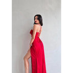 Robe de soirée longue en satin froncé, coupe fourreau/colonne, décolleté en cœur