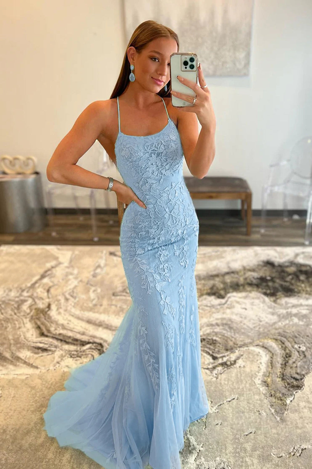 Lucille | Vestido de fiesta de encaje con tirantes finos estilo sirena