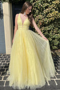 Vestido de fiesta de tul brillante con escote en V y corte en A