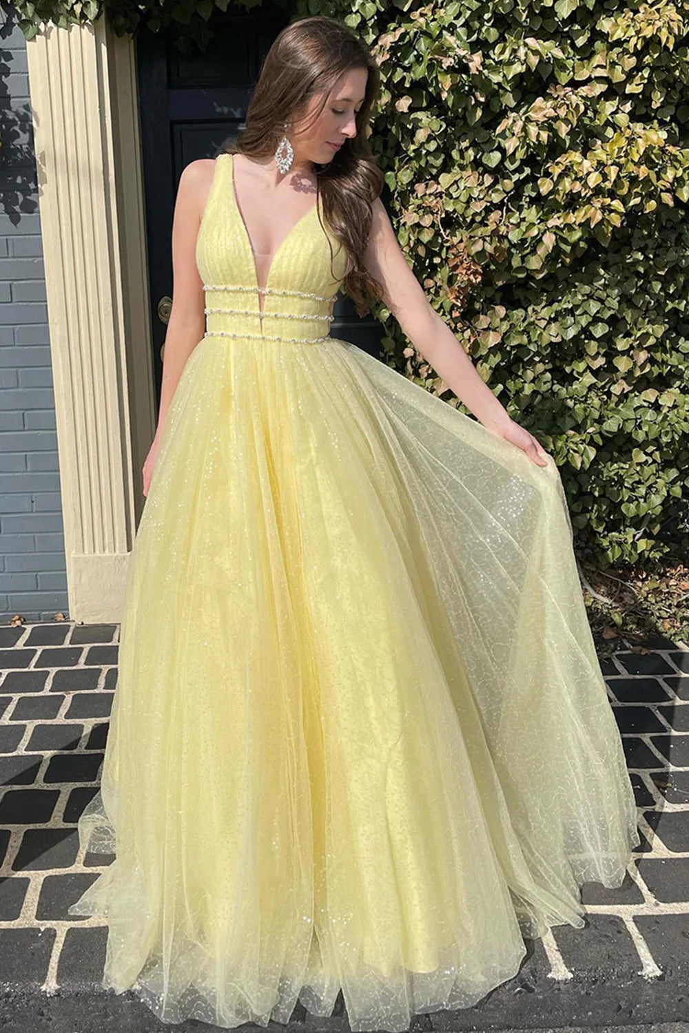 Vestido de fiesta de tul brillante con escote en V y corte en A