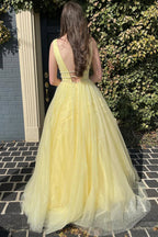 Vestido de fiesta de tul brillante con escote en V y corte en A