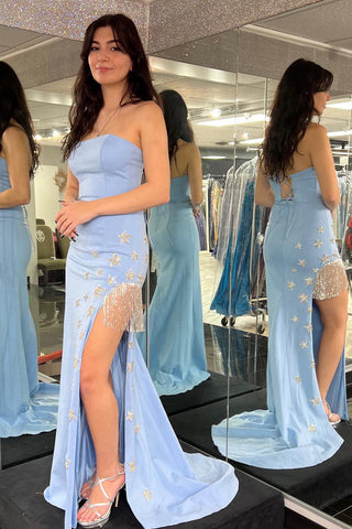 Vestido de graduación de satén elástico sin tirantes con estrellas y flecos