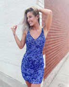 Mia | Robe de bal moulante bleu clair à sequins et dos nu |