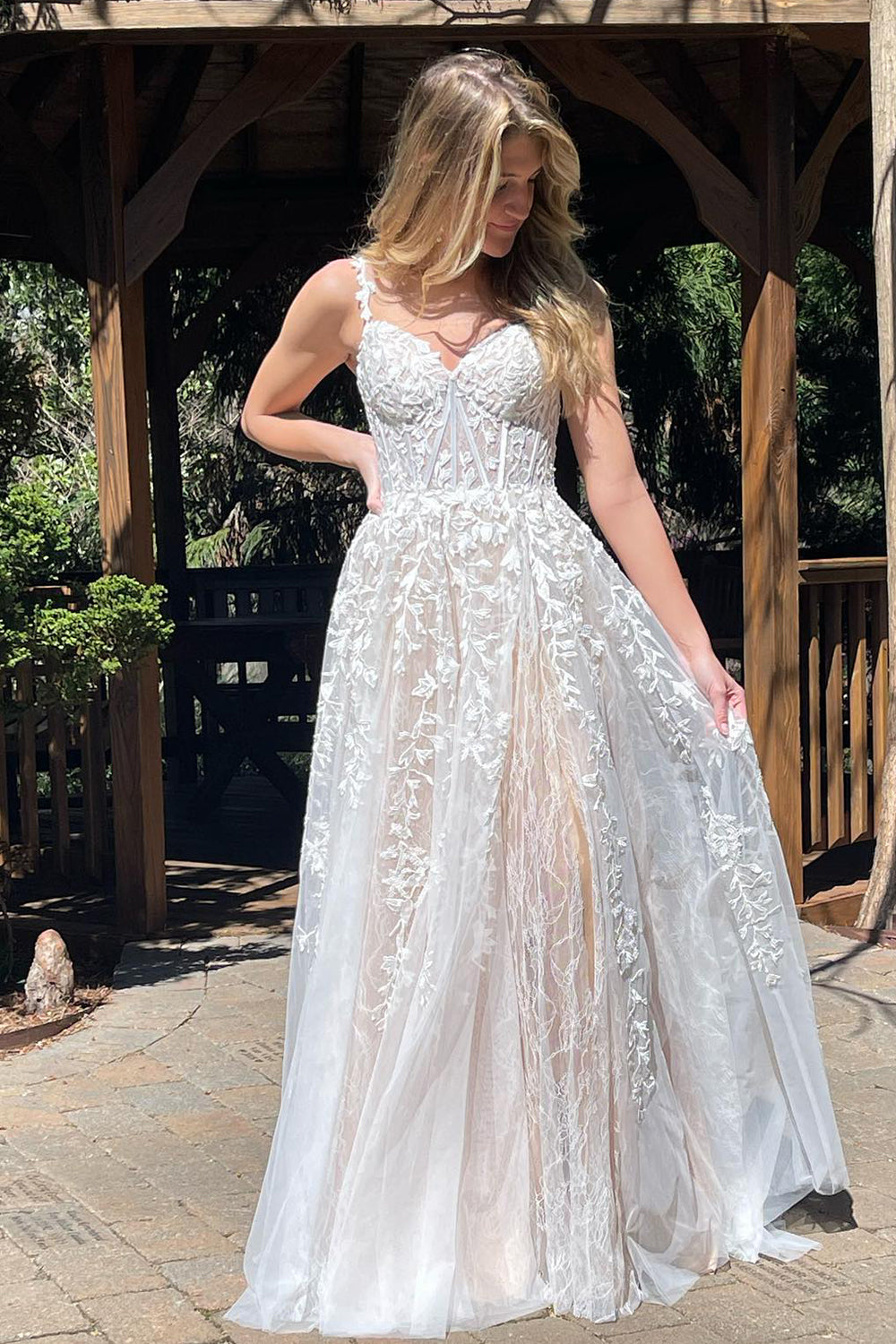 Vestido de graduación de corte A, corte corazón, encaje y tul con abertura