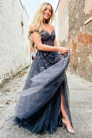 Robe de bal trapèze en tulle et dentelle avec décolleté cœur et fente