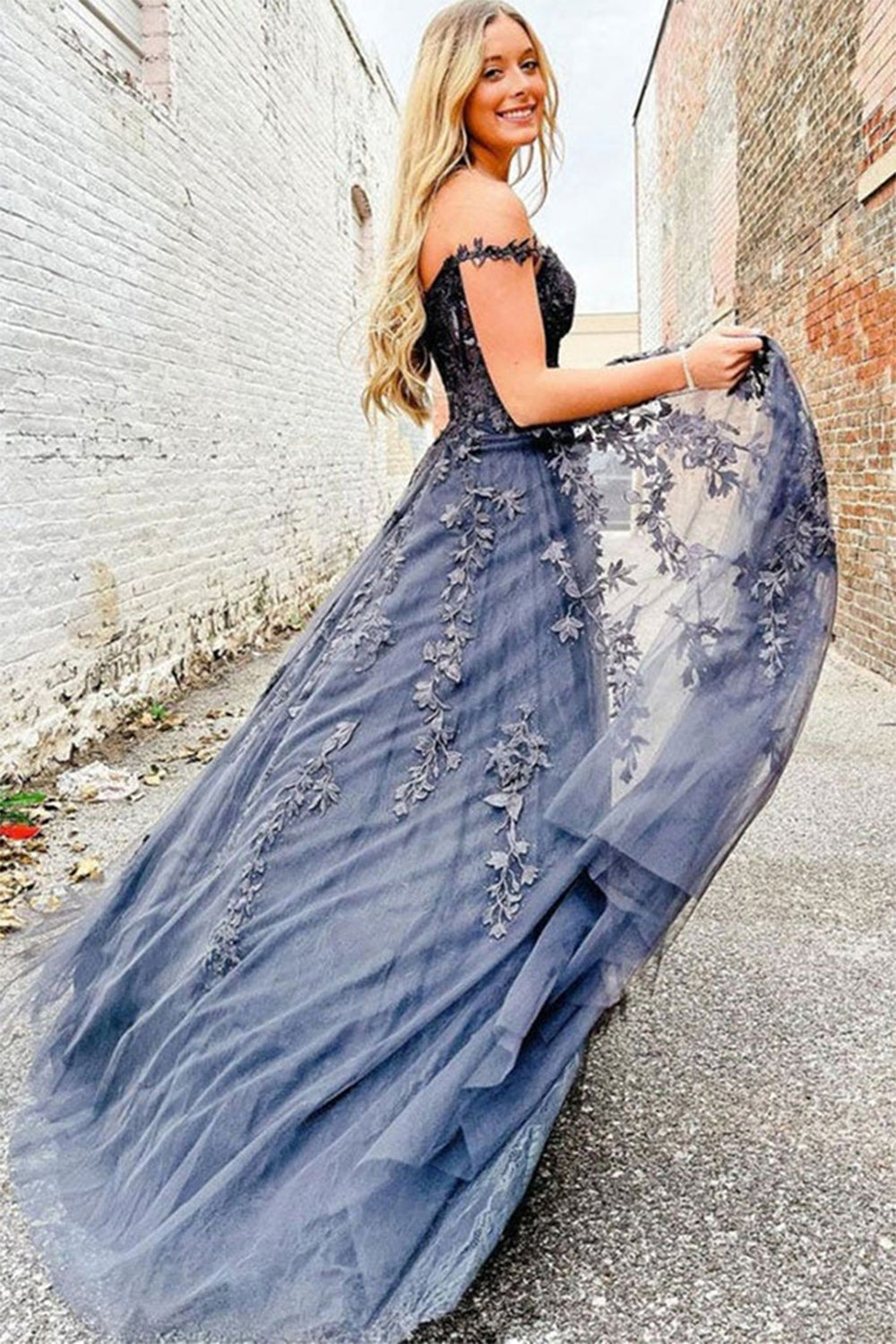 Vestido de graduación de corte A, corte corazón, encaje y tul con abertura