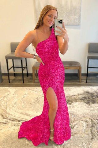 Robe de bal fourreau asymétrique rouge à sequins avec fente.