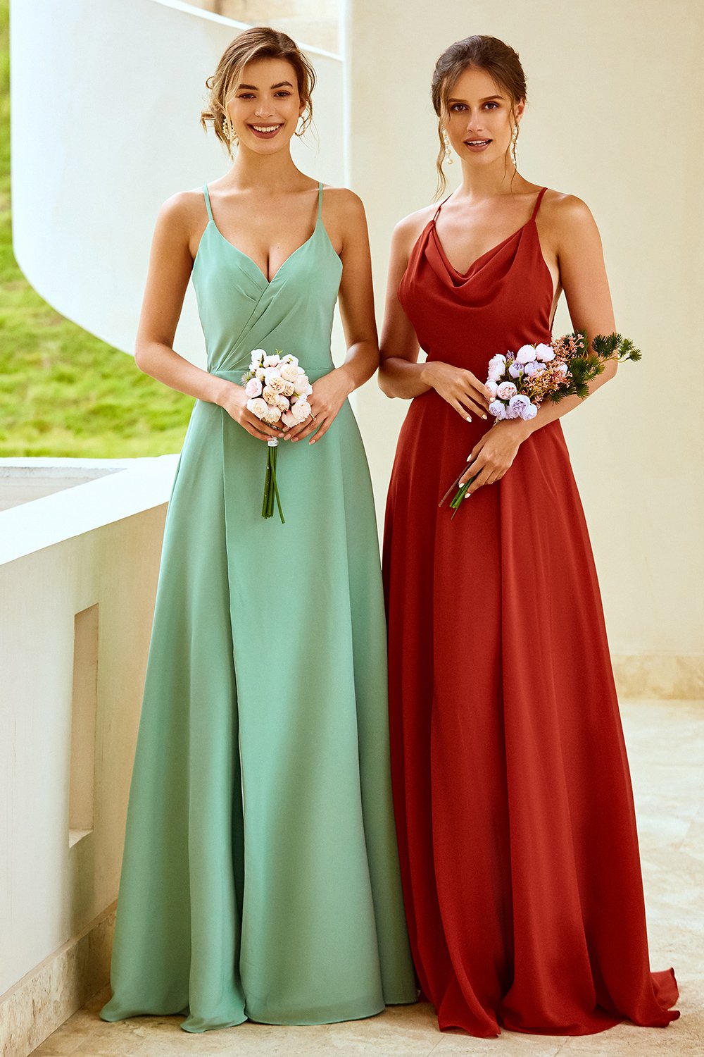 Vestido largo de dama de honor con tirantes finos