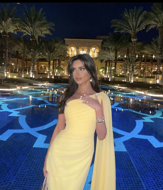 Robe de bal longue élégante en mousseline jaune asymétrique Y7524