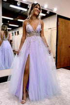 Vestido largo de fiesta lila de corte A con tirantes finos y abertura frontal
