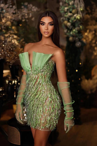 Robe de bal sirène verte courte à col en V sans bretelles en tulle et perles