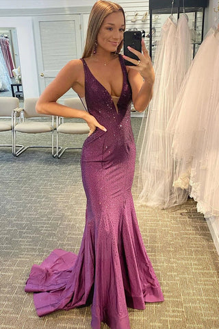 Robe de bal sirène violette à col en V ornée de perles
