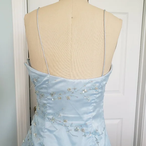 Elegante vestido de baile azul hielo con lentejuelas y cuentas, vestido de graduación de corte A con capas de tul Y7931