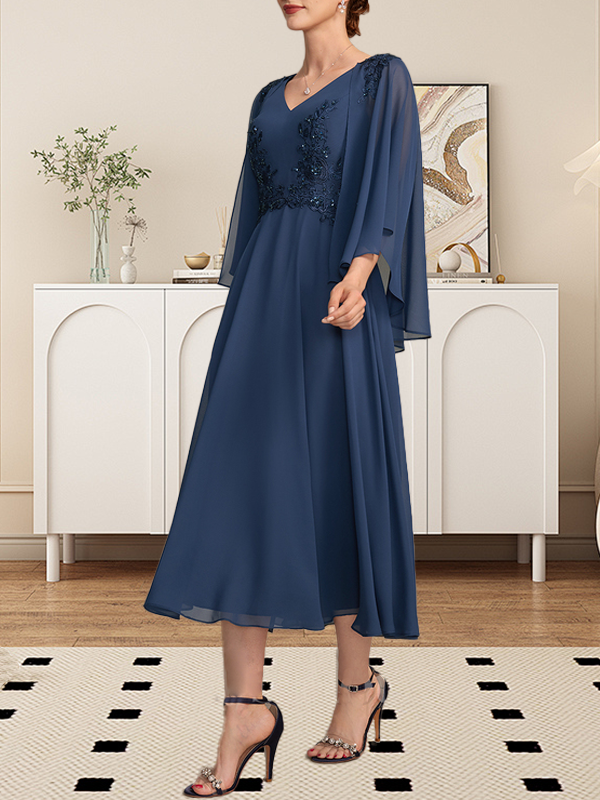 Vestido de corte A, escote en V, largo hasta la rodilla, de gasa, encaje, con lentejuelas y pedrería para la madre de la novia.