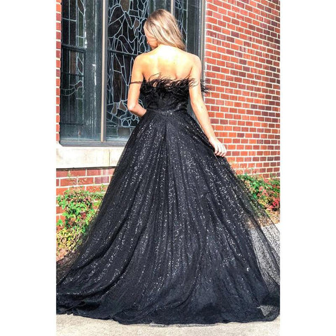 Robe de bal trapèze noire sans bretelles à plumes et paillettes 