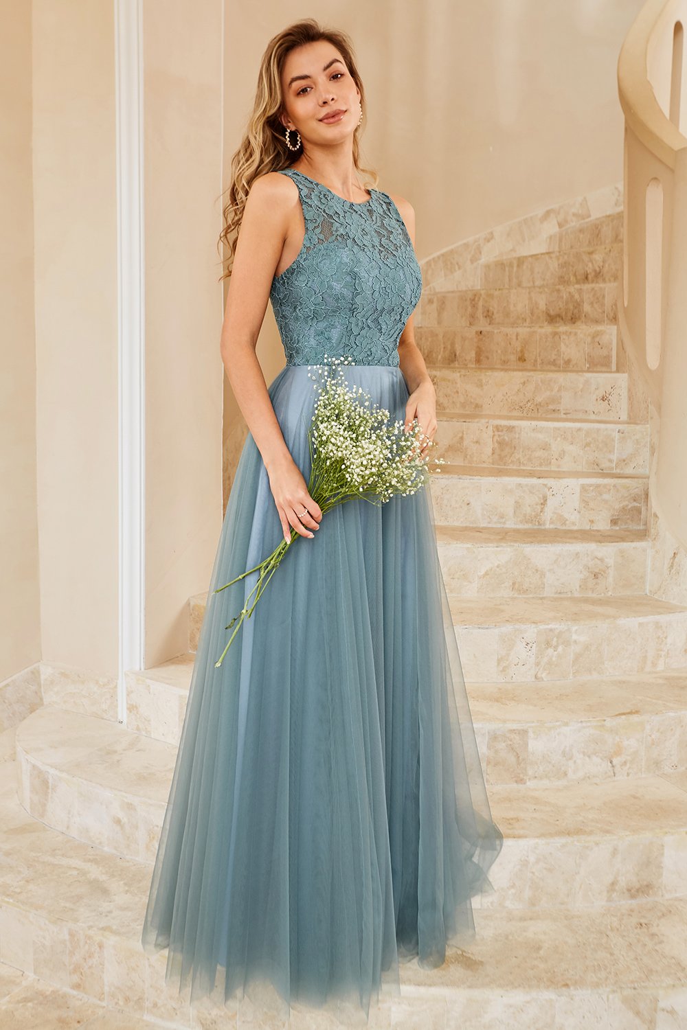 Vestido de dama de honor de tul azul grisáceo con encaje