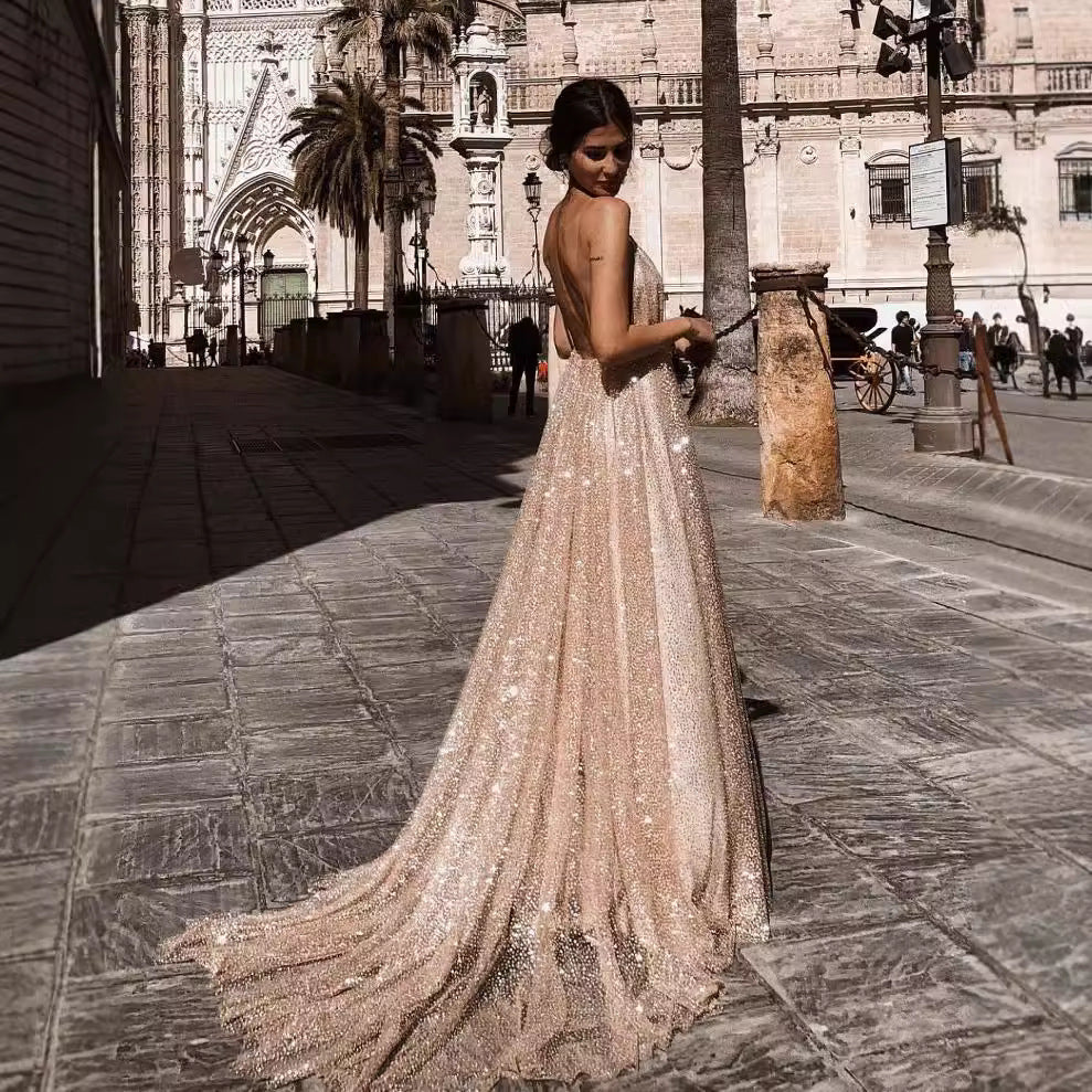 Vestido largo de fiesta con escote en V y tirantes 