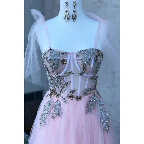 Robe de bal de fin d'année trapèze en tulle rose à perles et décolleté en cœur 
