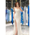 Robe de soirée longue en satin froncé, coupe fourreau/colonne, décolleté en cœur