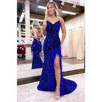 Robe de bal scintillante à bretelles spaghetti, col en V, plumes, paillettes et fente