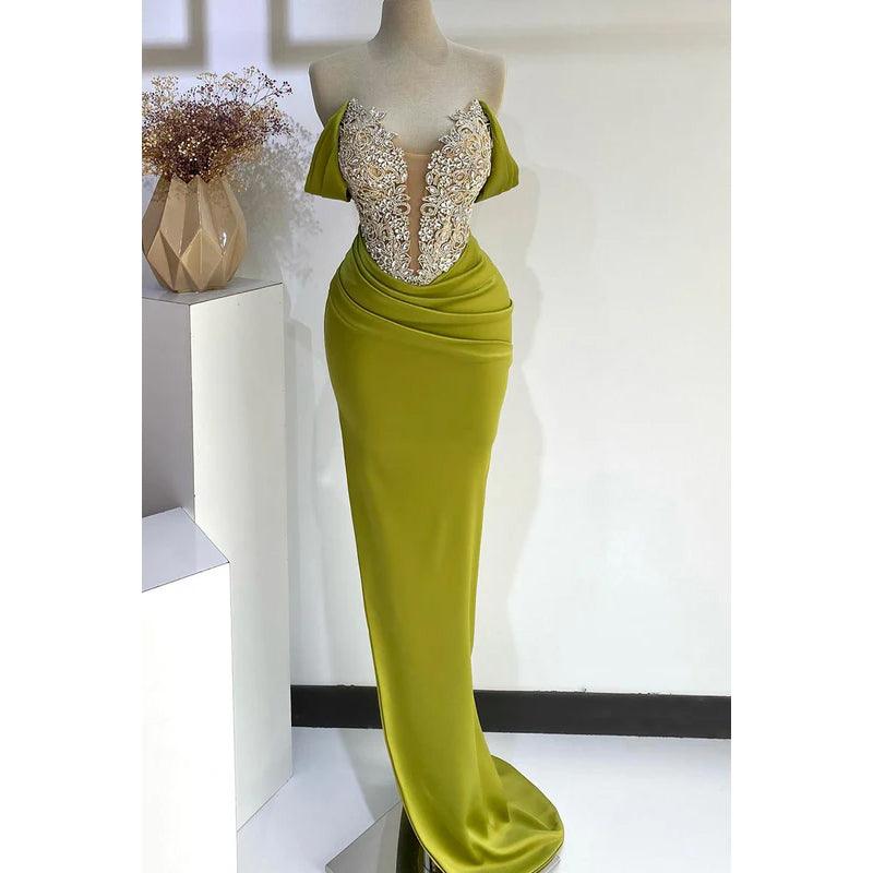 Robe de bal glamour et spectaculaire à col en V, manches courtes, froncée et strass