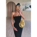 Vestido de fiesta de noche con mangas largas, corte tubo/columna y hombros descubiertos, con flores