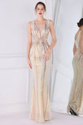 Robe de bal abricot doré à décolleté plongeant en V