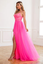 Robe de bal fuchsia deux pièces à fines bretelles et fente sur le devant