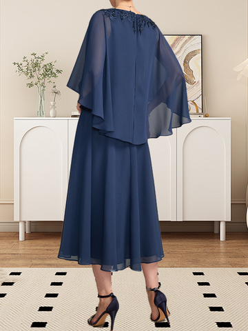 Vestido de corte A, escote en V, largo hasta la rodilla, de gasa, encaje, con lentejuelas y pedrería para la madre de la novia.