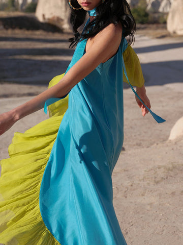 Vestidos largos de noche asimétricos, sueltos, con pliegues en contraste, abertura lateral y un solo hombro. 