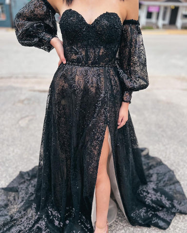 Robe de bal longue noire à sequins, coupe trapèze et décolleté cœur. Adorable robe de bal longue à sequins noirs.