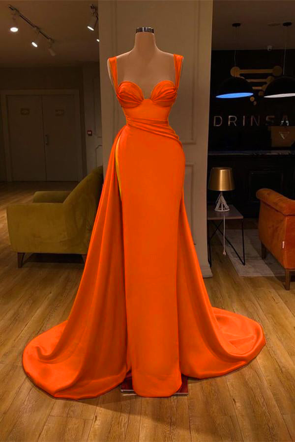 Impresionantes vestidos largos de sirena de satén con escote corazón y abertura alta para graduación.